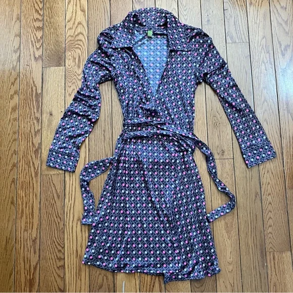 Omnia 100% Silk Stylish Wrap Dress with Geometric Pattern Women’s Size 2 - Picture 2 of 10